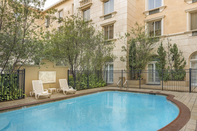 Imagen de la piscina del Hotel Ayres Hotel Manhattan Beach Hawthorne. Foto 16