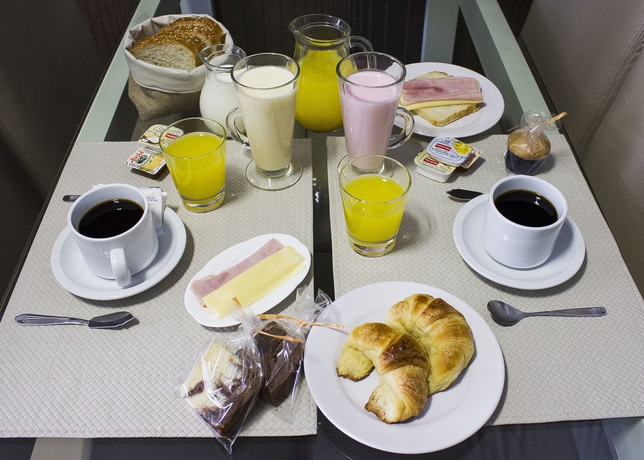 Imagen del bar/restaurante del Hotel Ayres Recoleta Uriburu. Foto 3