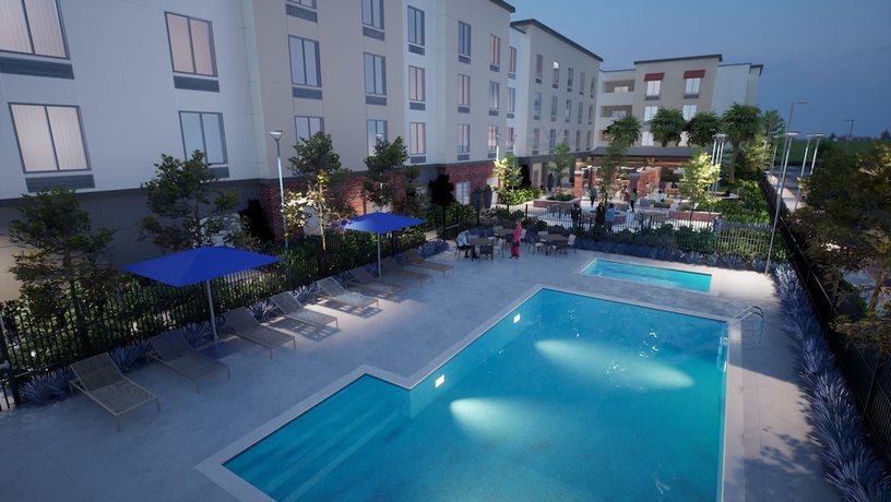 Imagen de la piscina del Hotel Ayres Rialto Fontana. Foto 7