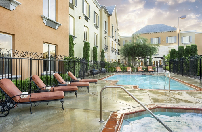 Imagen de la piscina del Hotel Ayres Seal Beach. Foto 16