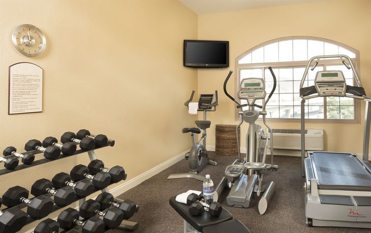Imagen de los interiores del Hotel Ayres Suites Diamond Bar. Foto 8