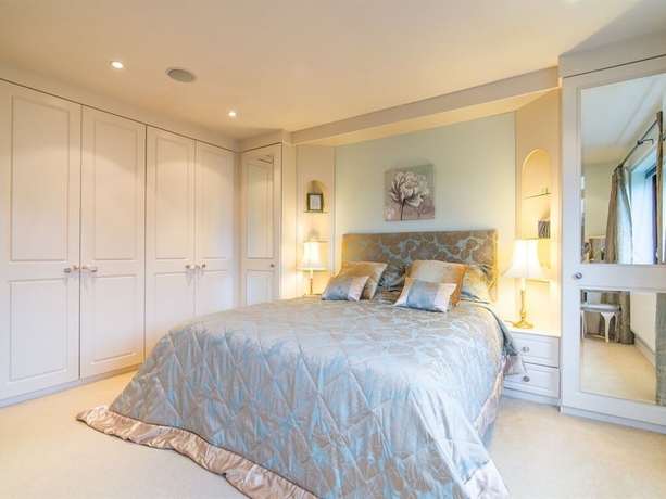 Imagen de la habitación del Hotel Ayuda House. Foto 4