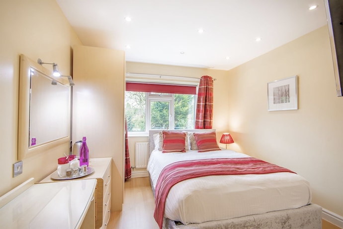 Imagen de la habitación del Hotel Ayuda House. Foto 9