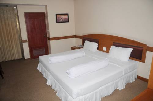 Imagen de la habitación del Hotel Ayutthaya Thenee. Foto 10