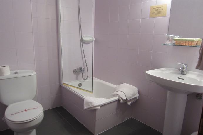 Imagen de la habitación del Hotel Azabache Cardes. Foto 5