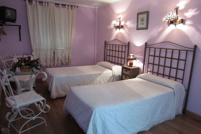 Imagen de la habitación del Hotel Azabache Cardes. Foto 6