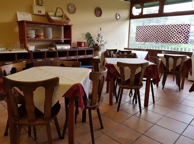 Imagen del bar/restaurante del Hotel Azabache Susierra. Foto 3