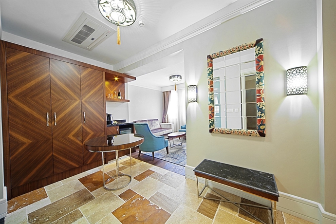Imagen de los interiores del Hotel Azade Suites. Foto 10