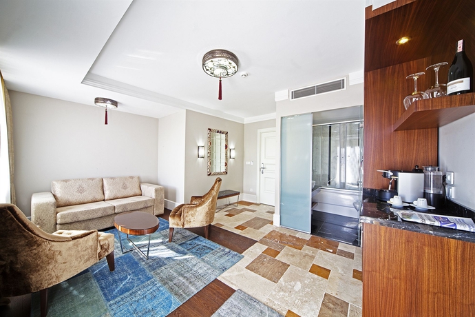 Imagen de los interiores del Hotel Azade Suites. Foto 14