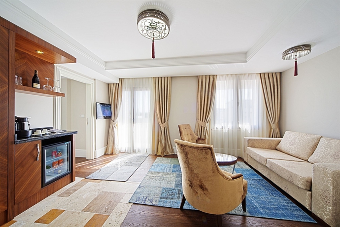 Imagen de los interiores del Hotel Azade Suites. Foto 15