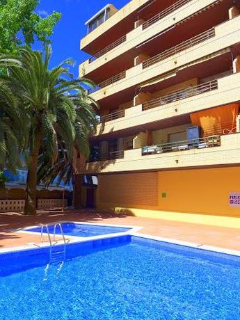 Imagen de la piscina del Hotel Azahar Apartamentos. Foto 15