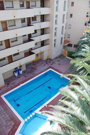 Imagen de la piscina del Hotel Azahar Apartamentos. Foto 16