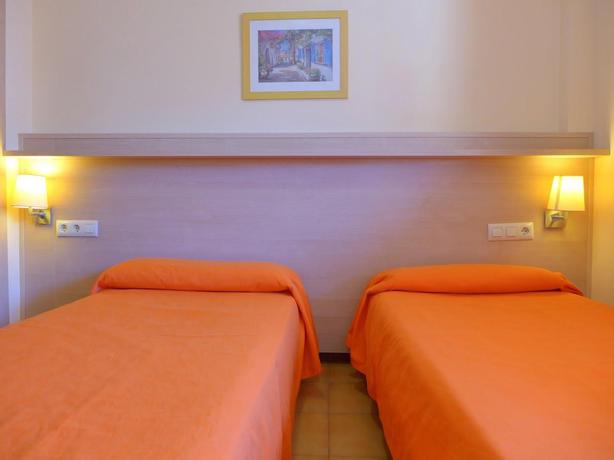 Imagen de la habitación del Hotel Azahar Apartamentos. Foto 9