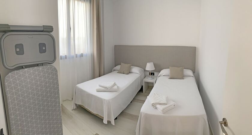 Imagen de la habitación del Hotel Azahar Beach Apartments. Foto 12