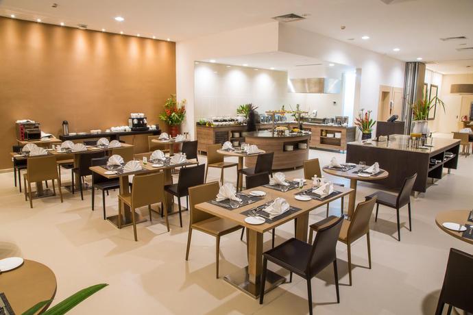 Imagen del bar/restaurante del Hotel Azalai Abidjan. Foto 3