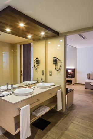 Imagen de la habitación del Hotel Azalai Abidjan. Foto 5