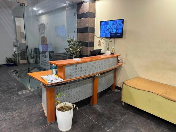 Imagen de los interiores del Hotel Azalea By Oasis Stays. Foto 16