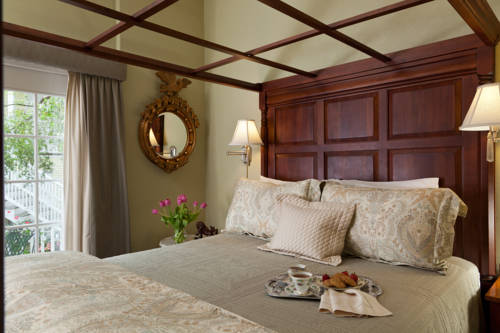 Imagen de la habitación del Hotel Azalea Inn and Villas. Foto 3