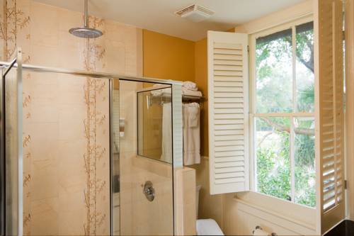 Imagen de la habitación del Hotel Azalea Inn and Villas. Foto 15
