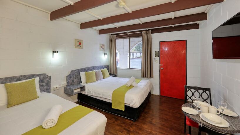 Imagen de la habitación del Hotel Azalea Motel. Foto 12