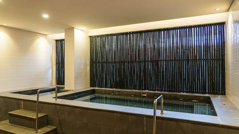 Imagen de la piscina del Hotel Azalea Suites Cikarang By Jayakarta Grup. Foto 19