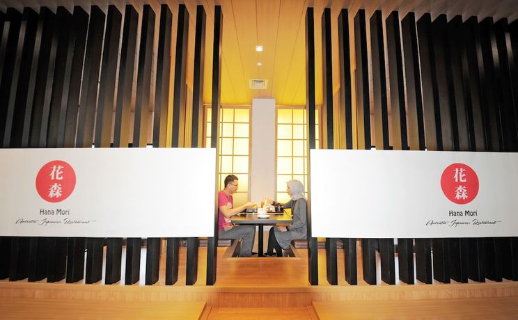 Imagen del bar/restaurante del Hotel Azalea Suites Cikarang By Jayakarta Grup. Foto 3