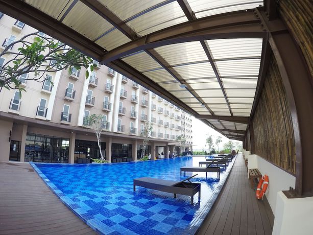 Imagen de la piscina del Hotel Azalea Suites Cikarang By Jayakarta Grup. Foto 20