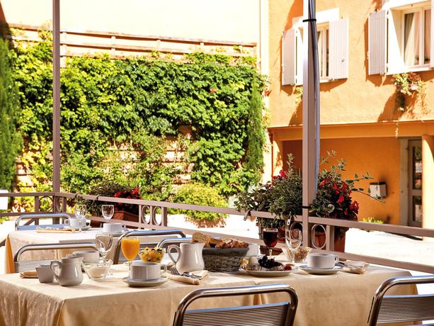 Imagen del bar/restaurante del Hotel Azalées. Foto 2