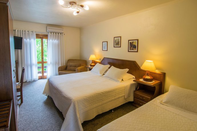 Imagen de la habitación del Hotel Azaleia. Foto 6