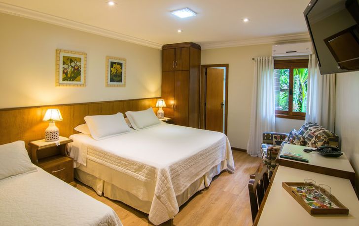 Imagen de la habitación del Hotel Azaleia. Foto 7