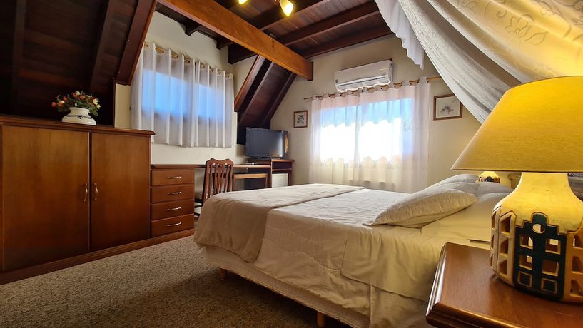 Imagen de la habitación del Hotel Azaleia. Foto 10