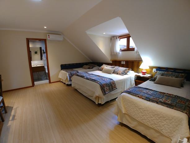 Imagen de la habitación del Hotel Azaleia. Foto 15