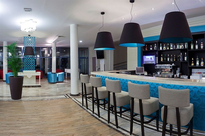 Imagen del bar/restaurante del Hotel Azalia Balneo and Spa. Foto 5