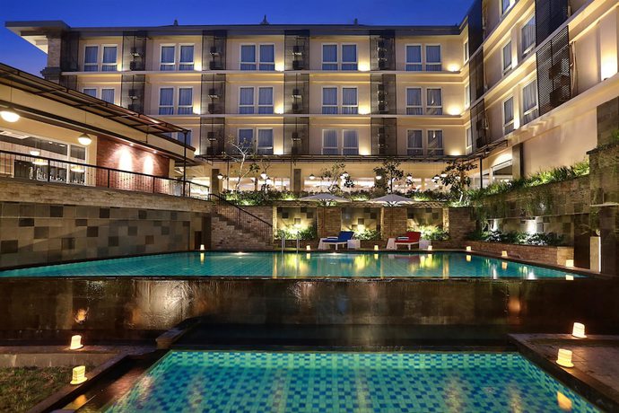 Imagen de la piscina del Hotel Azana Boutique Denpasar. Foto 15