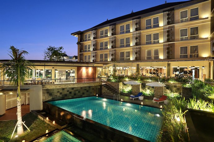 Imagen de la piscina del Hotel Azana Boutique Denpasar. Foto 16