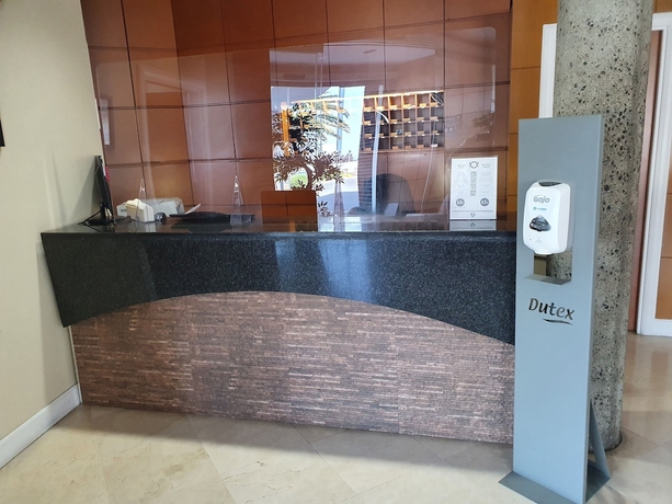 Imagen de los interiores del Hotel Azar. Foto 16