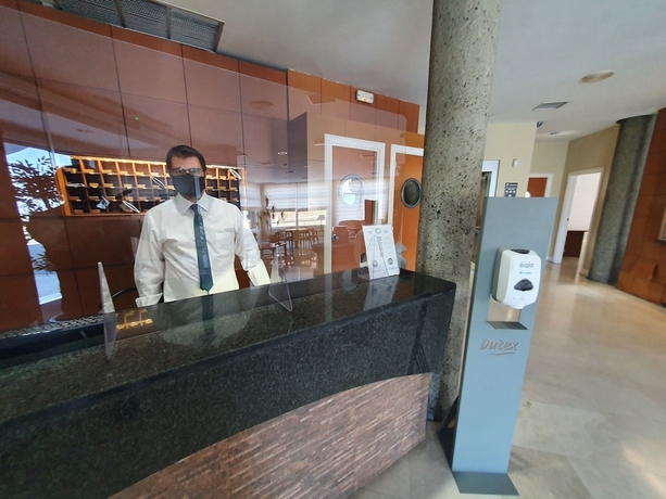 Imagen de los interiores del Hotel Azar. Foto 18