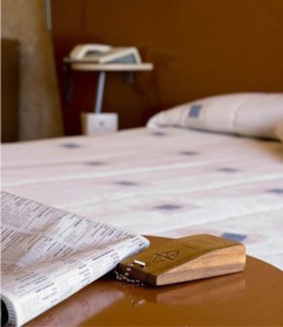 Imagen de la habitación del Hotel Azar. Foto 7