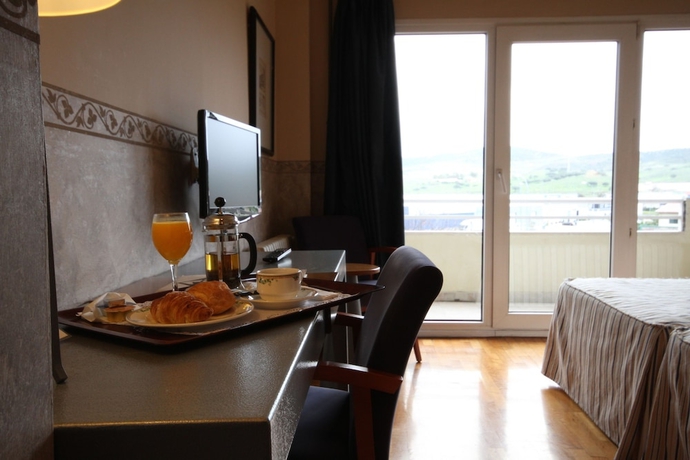 Imagen de la habitación del Hotel Azar. Foto 10