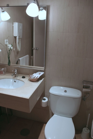 Imagen de la habitación del Hotel Azar. Foto 13