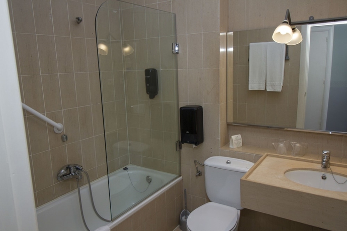 Imagen de la habitación del Hotel Azar. Foto 14