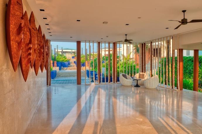 Imagen de los interiores del Hotel Azaya Beach Resort. Foto 18