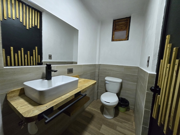 Imagen general del Hotel Azcarraga. Foto 1