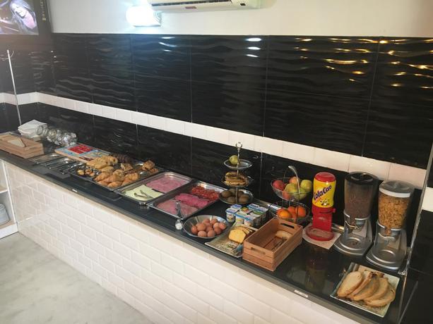 Imagen del bar/restaurante del Hotel Azcona, Noja. Foto 2