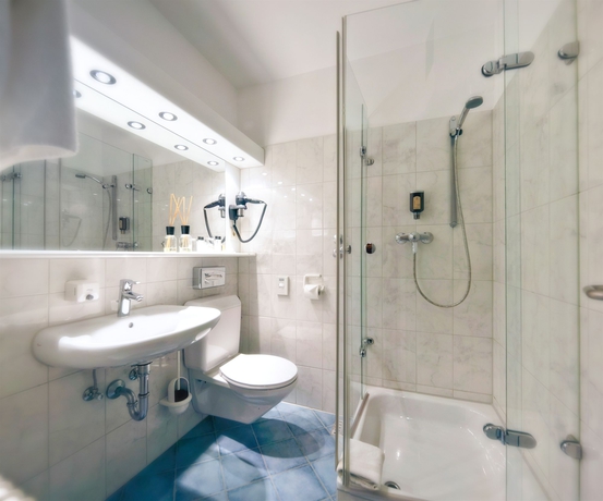 Imagen de la habitación del Hotel Azenberg. Foto 8