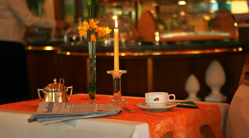 Imagen del bar/restaurante del Hotel Azenberg. Foto 3