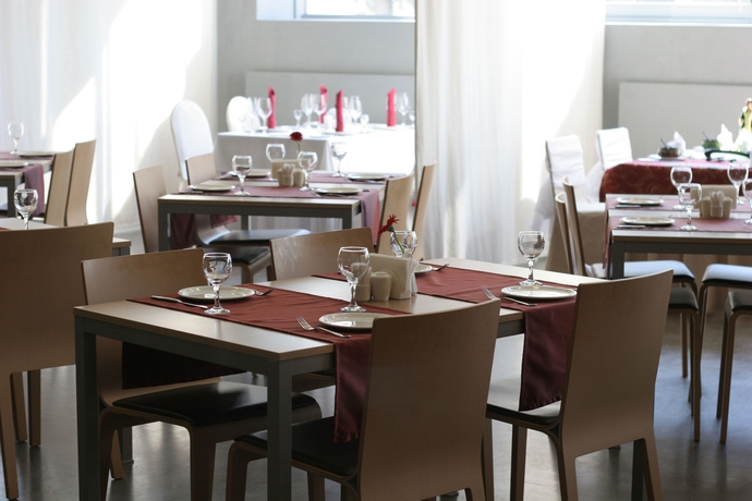 Imagen del bar/restaurante del Hotel Azimut Ufa. Foto 2