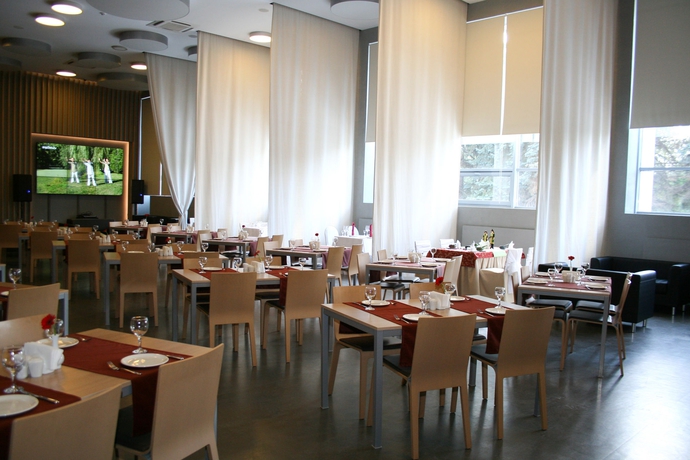 Imagen del bar/restaurante del Hotel Azimut Ufa. Foto 4