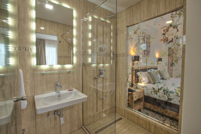 Imagen de la habitación del Hotel Aziza. Foto 9