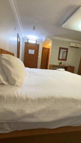 Imagen general del Hotel Azmal & Suites. Foto 11